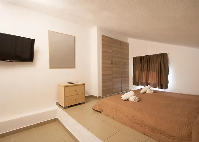 Avocado העיירה סקיאתוס