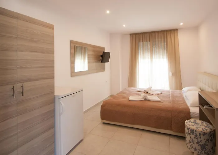 Avocado העיירה סקיאתוס